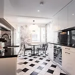 Ema House Serviced Superior Seefeld דירה ציריך
