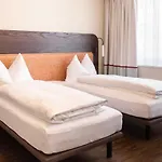 Ema House Serviced Superior Seefeld Appartement *